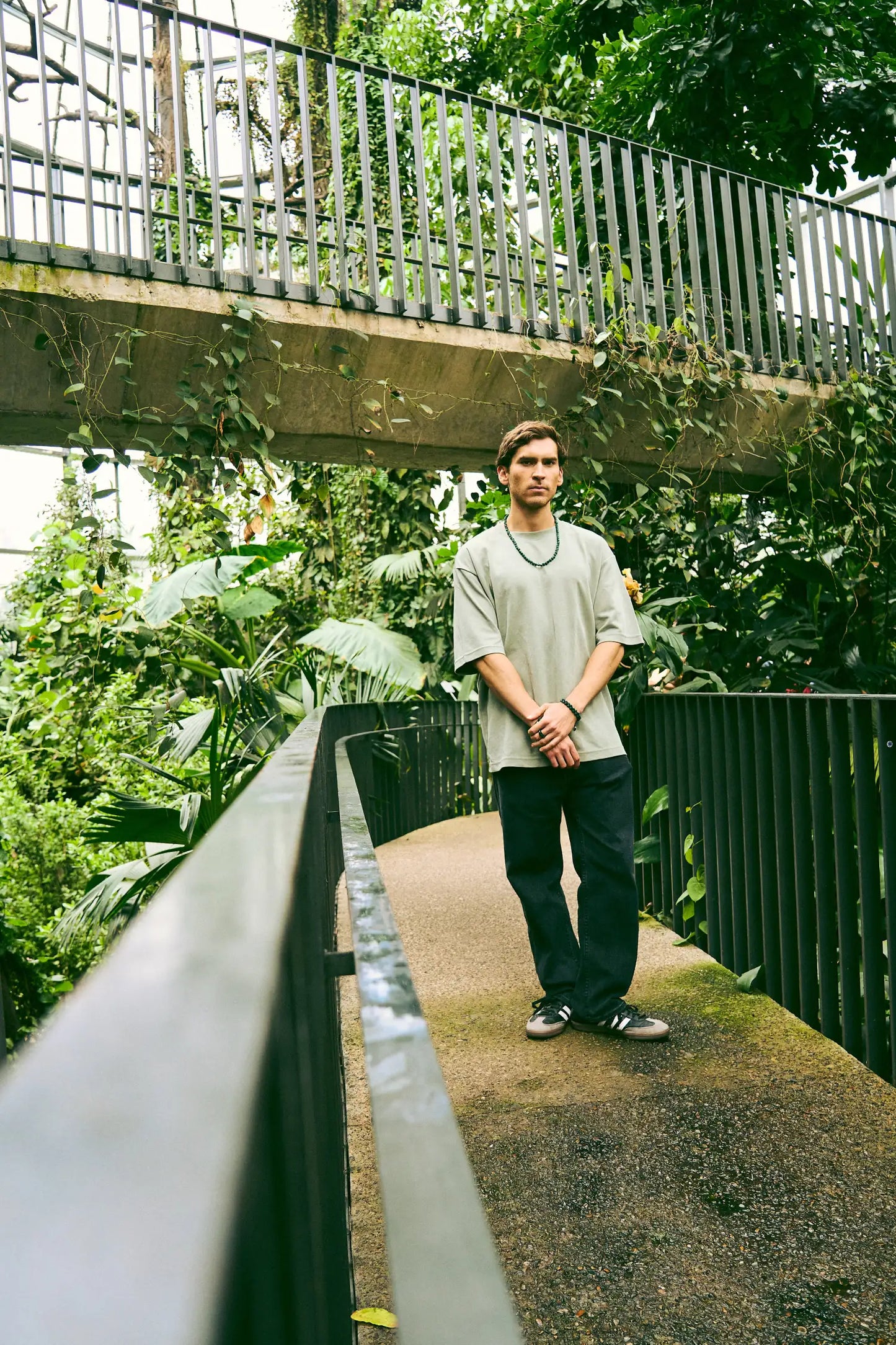 Collar con esmeraldas naturales encapsuladas redondas