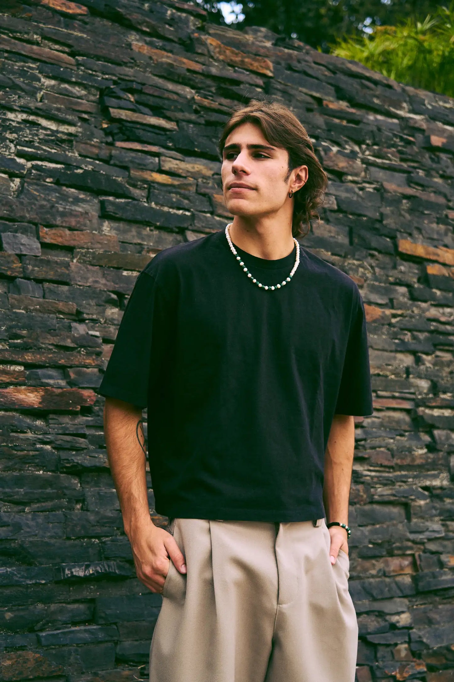 Collar con esmeraldas naturales encapsuladas y perlas naturales