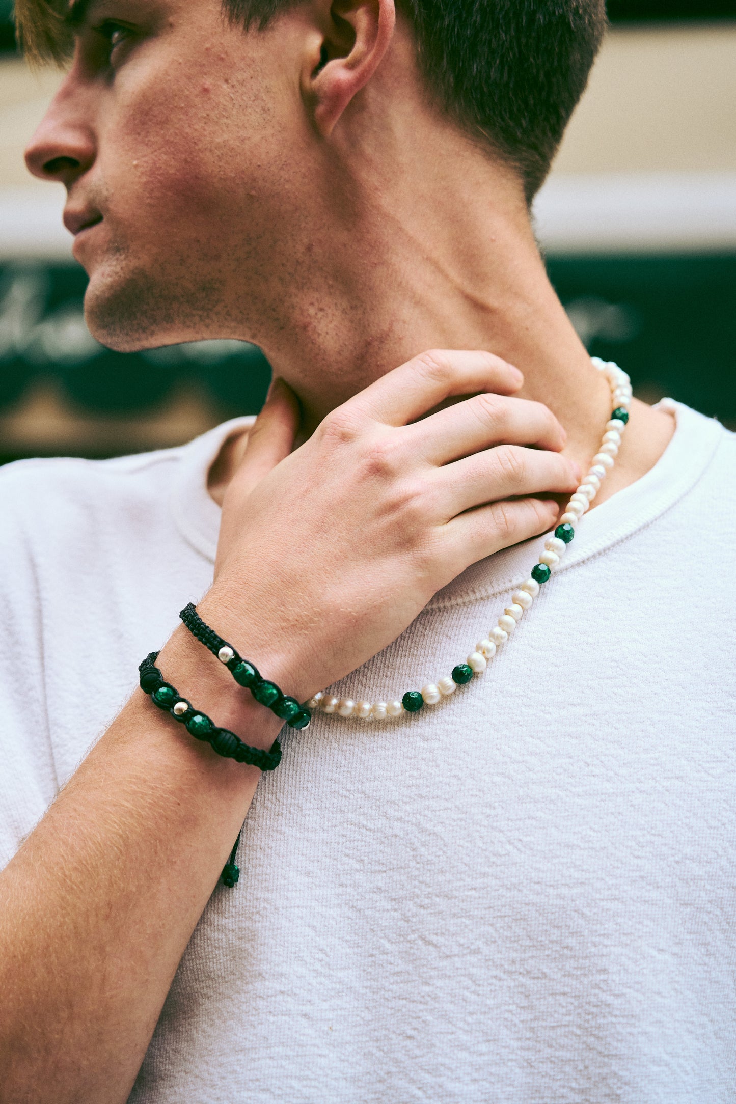 Collar único con esmeraldas naturales encapsuladas y perlas naturales