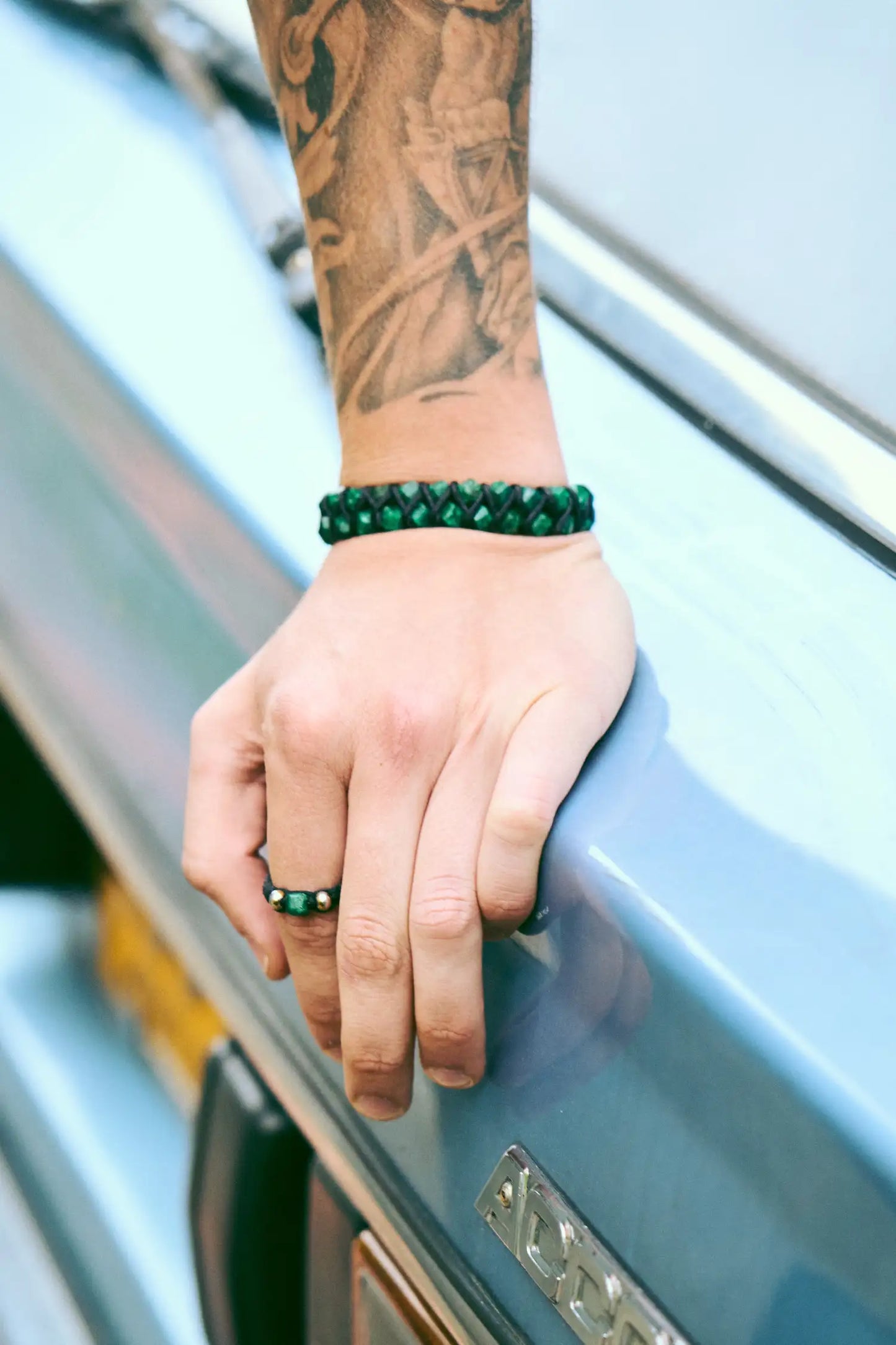 Brazalete con 32 esmeraldas cuadras naturales encapsuladas