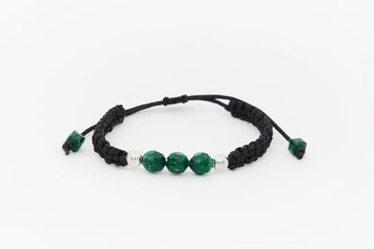 Pulsera con tres esmeraldas redondas encapsuladas y dos esferas de plata 950, joyería exclusiva de Origen and Co. para hombres y mujeres