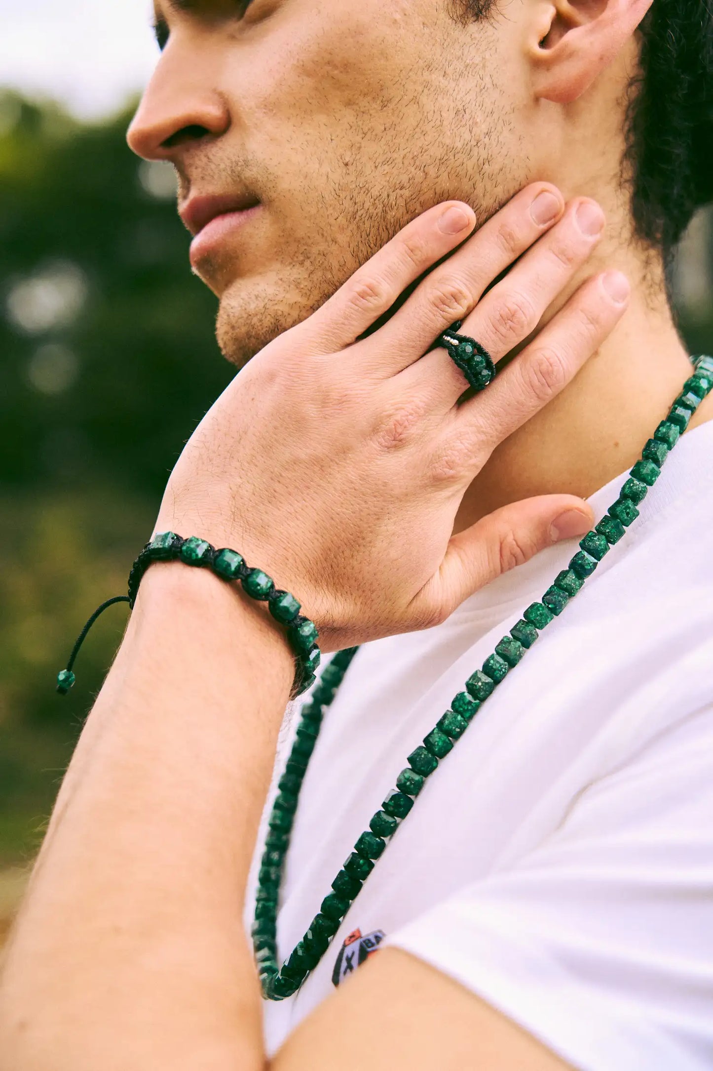 Anillos con 3 esmeraldas encapsuladas redondas