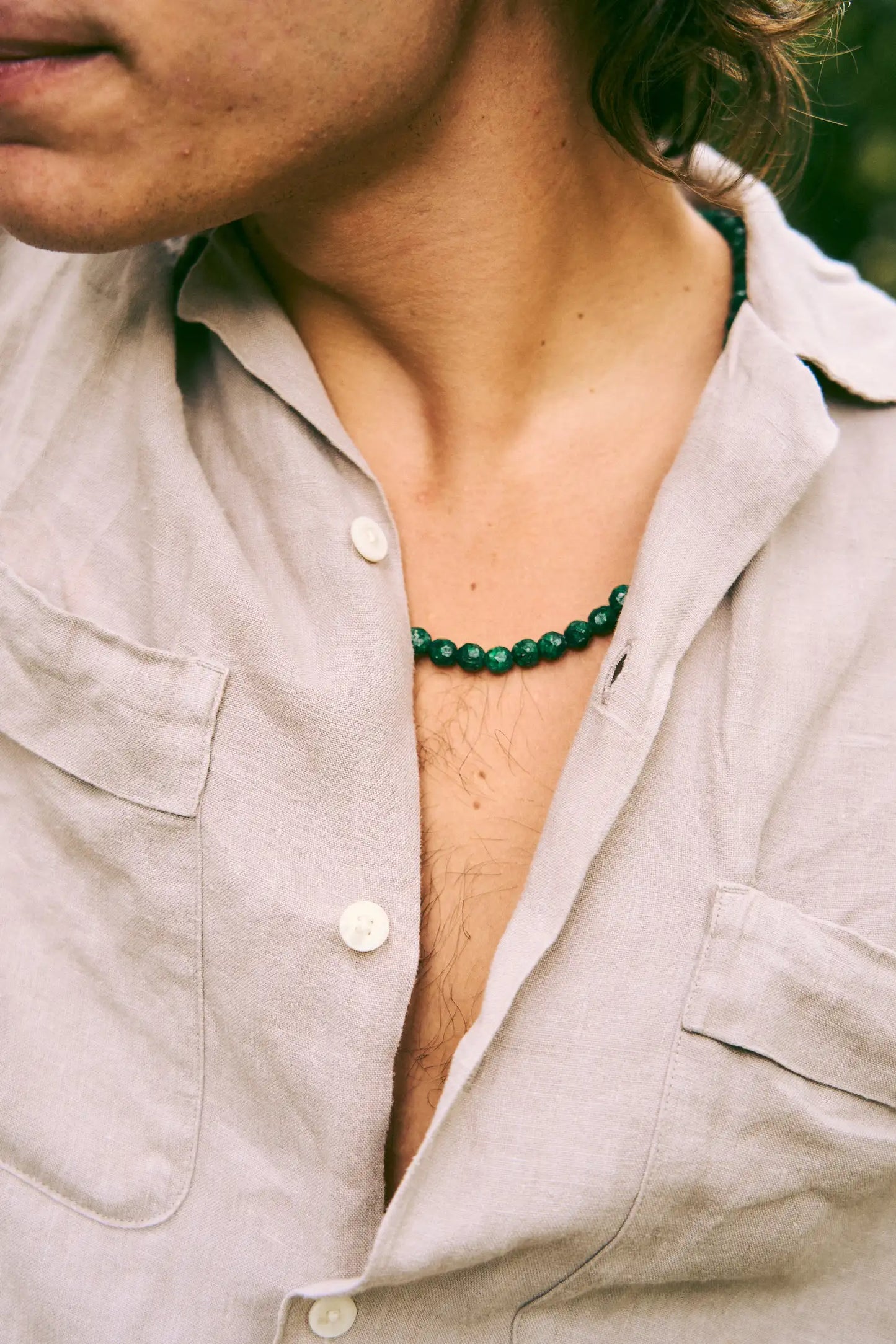 Collar con esmeraldas naturales encapsuladas redondas
