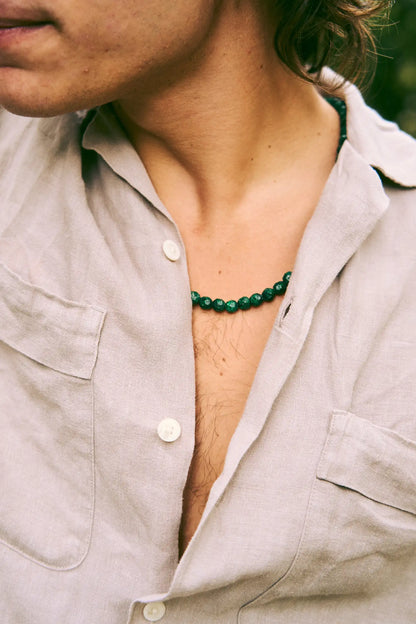 Collar con esmeraldas naturales encapsuladas redondas