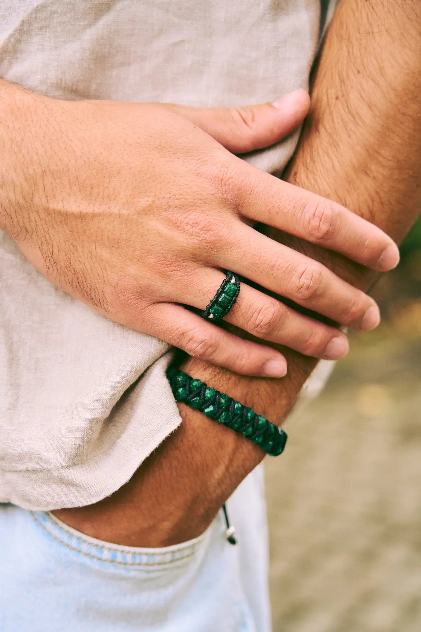 Anillos con 3 esmeraldas encapsuladas cuadradas