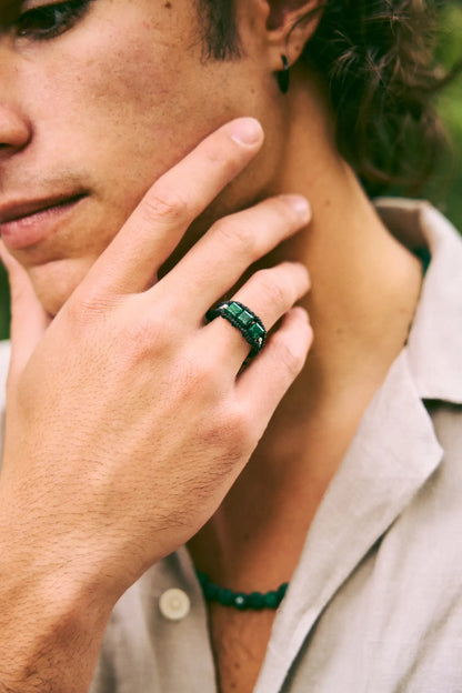 Anillos con 3 esmeraldas encapsuladas cuadradas