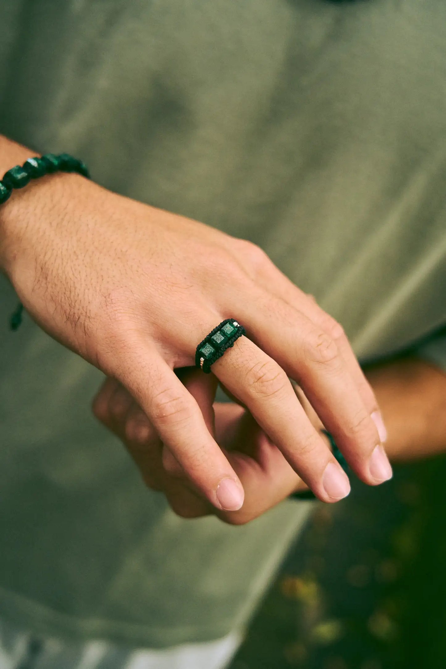 Anillos con 3 esmeraldas encapsuladas cuadradas