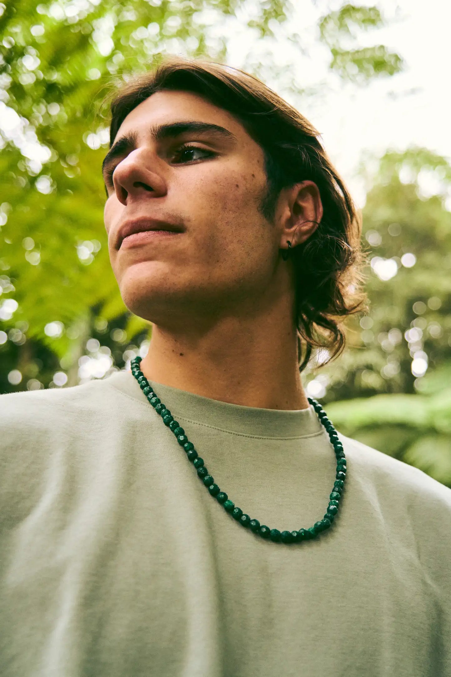 Collar con esmeraldas naturales encapsuladas redondas