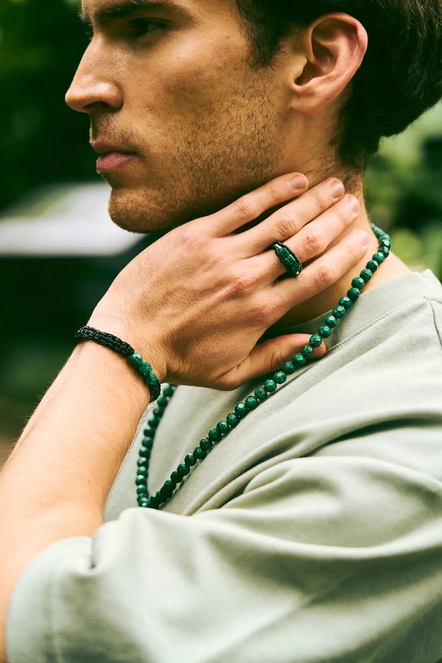Collar con esmeraldas naturales encapsuladas redondas