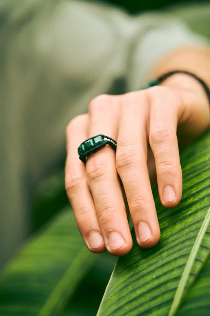 Anillos con 3 esmeraldas encapsuladas cuadradas