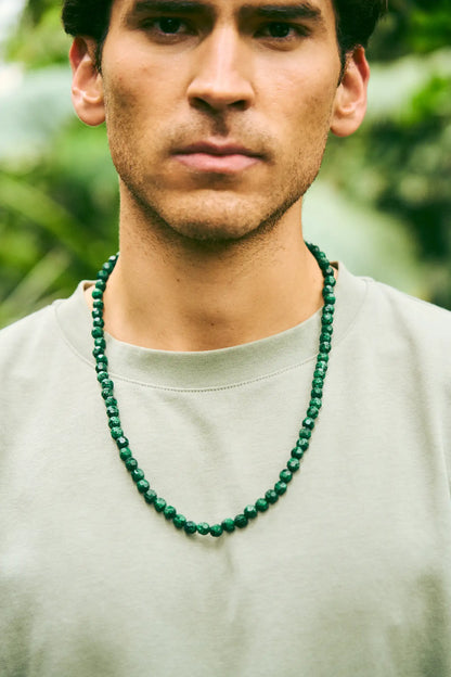 Collar con esmeraldas naturales encapsuladas redondas