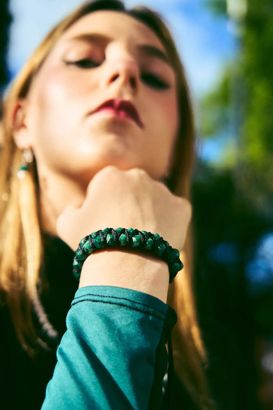Para Ellas: brazalete con 32 esmeraldas cuadras naturales encapsuladas