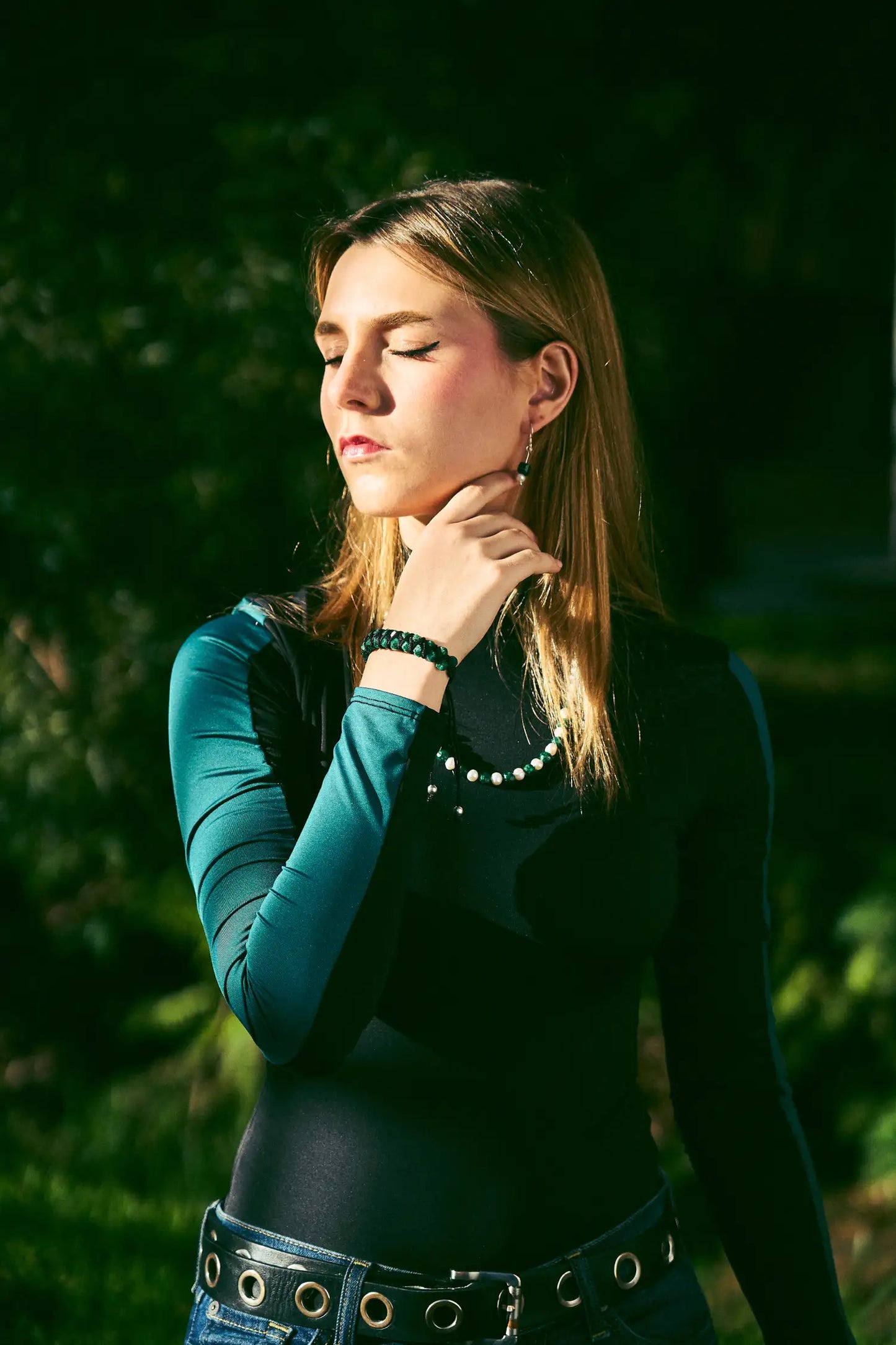 Para Ellas: brazalete con 32 esmeraldas cuadras naturales encapsuladas