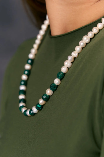 Para ellas: Collar con esmeraldas naturales encapsuladas y perlas naturales