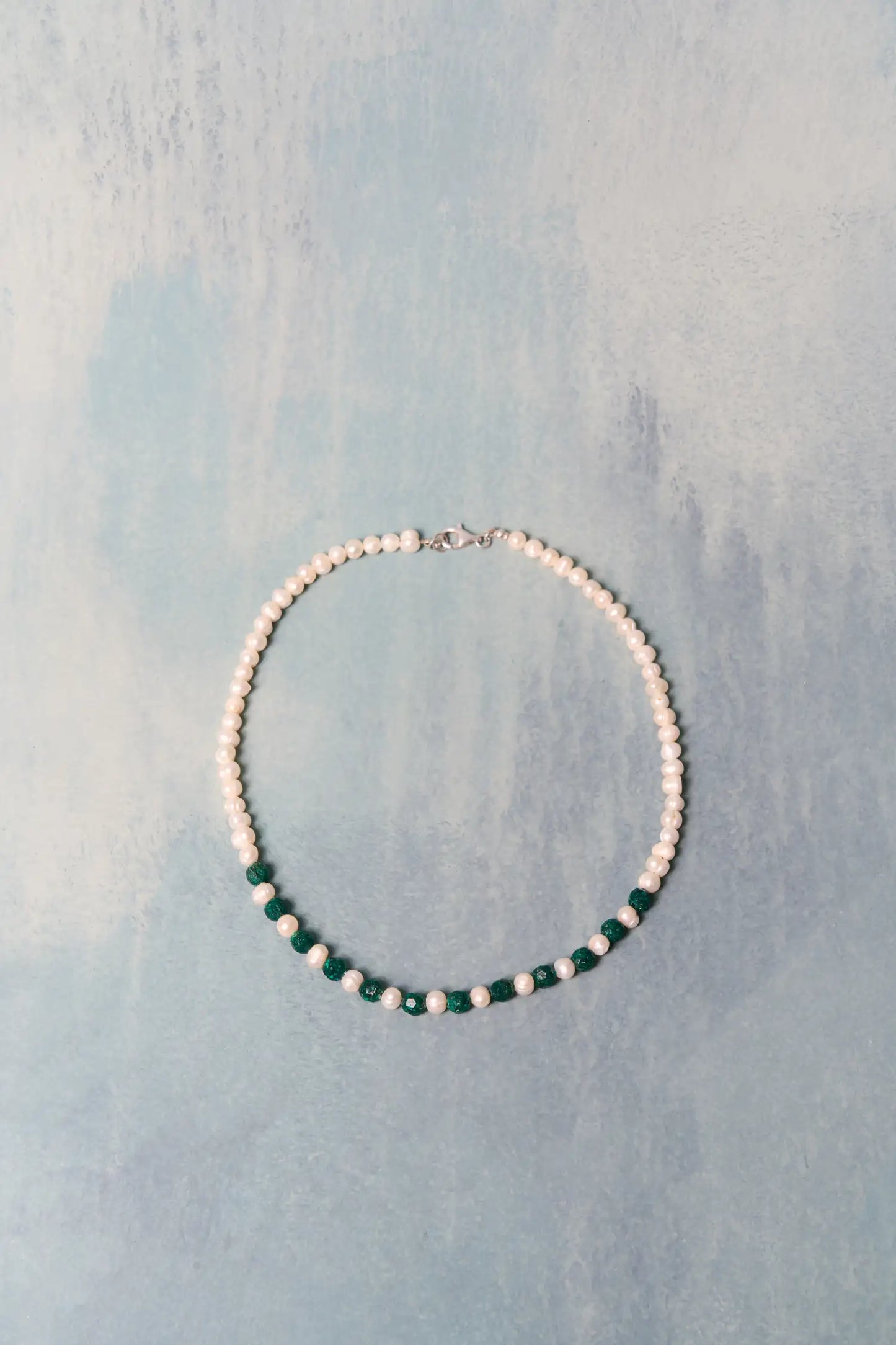 Para ellas: Collar con esmeraldas naturales encapsuladas y perlas naturales