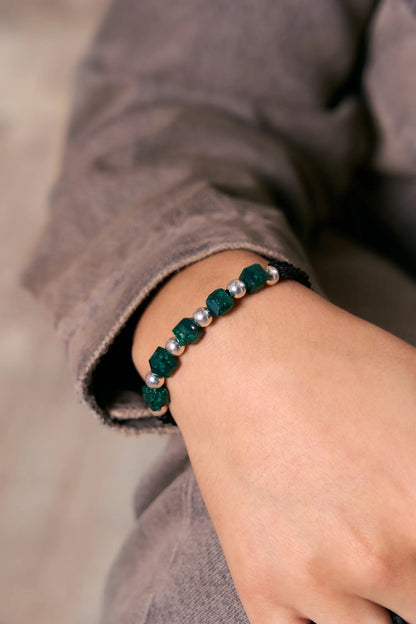 Ellas: Brazalete con 5 esmeraldas naturales cuadras encapsuladas y 6 esferas de plata 950