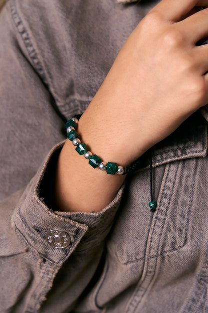 Ellas: Brazalete con 5 esmeraldas naturales cuadras encapsuladas y 6 esferas de plata 950