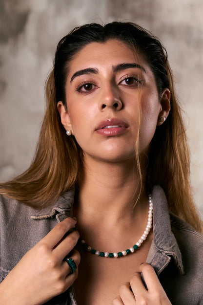 Para ellas: Collar con esmeraldas naturales encapsuladas y perlas naturales