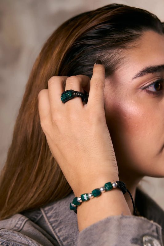 Ellas: Brazalete con 5 esmeraldas naturales cuadras encapsuladas y 6 esferas de plata 950