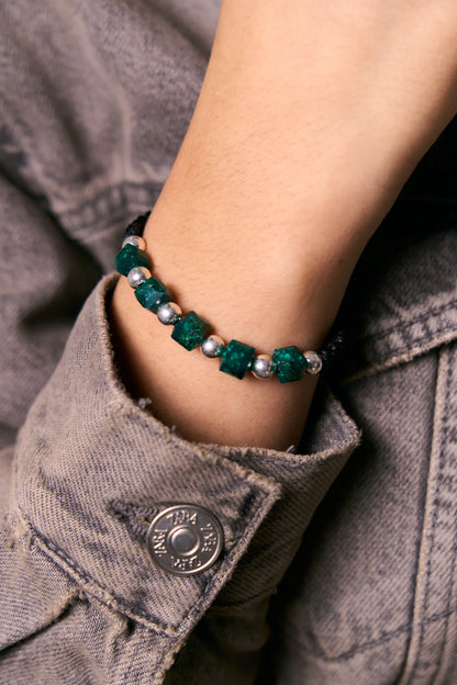 Ellas: Brazalete con 5 esmeraldas naturales cuadras encapsuladas y 6 esferas de plata 950