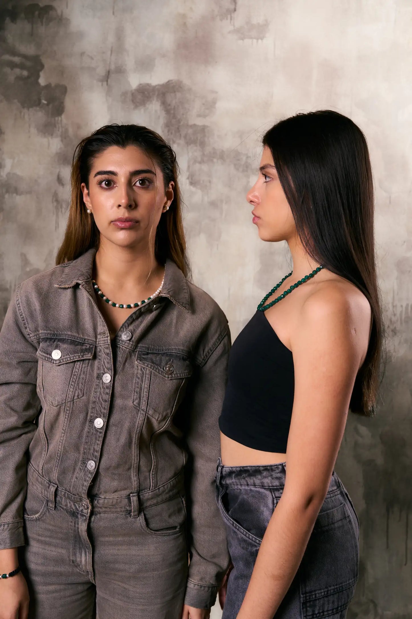 Para ellas: Collar con esmeraldas naturales encapsuladas y perlas naturales
