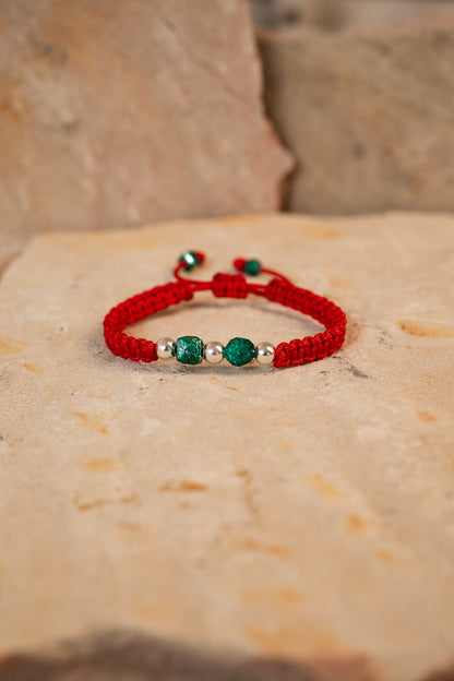 Pack dúo: 2 brazaletes con 2 esmeraldas naturales encapsuladas y 3 esferas de plata