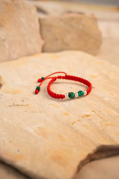 Pack dúo: 2 brazaletes con 2 esmeraldas naturales encapsuladas y 3 esferas de plata