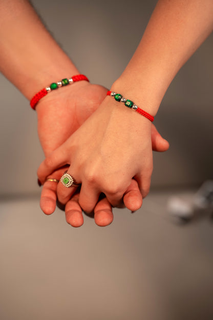 Pack dúo: 2 brazaletes con 2 esmeraldas naturales encapsuladas y 3 esferas de plata